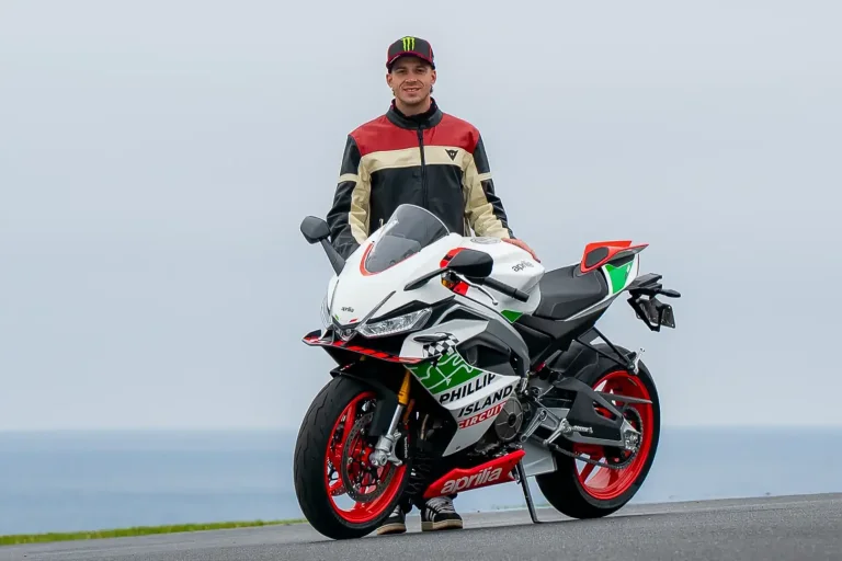 أبريليا تكشف عن دراجة RS 660 Phillip Island Tribute لعام 2027