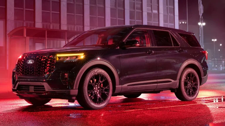 У 2027 році Ford Explorer ST отримав «зловісний» пакет — практично повністю чорний стиль