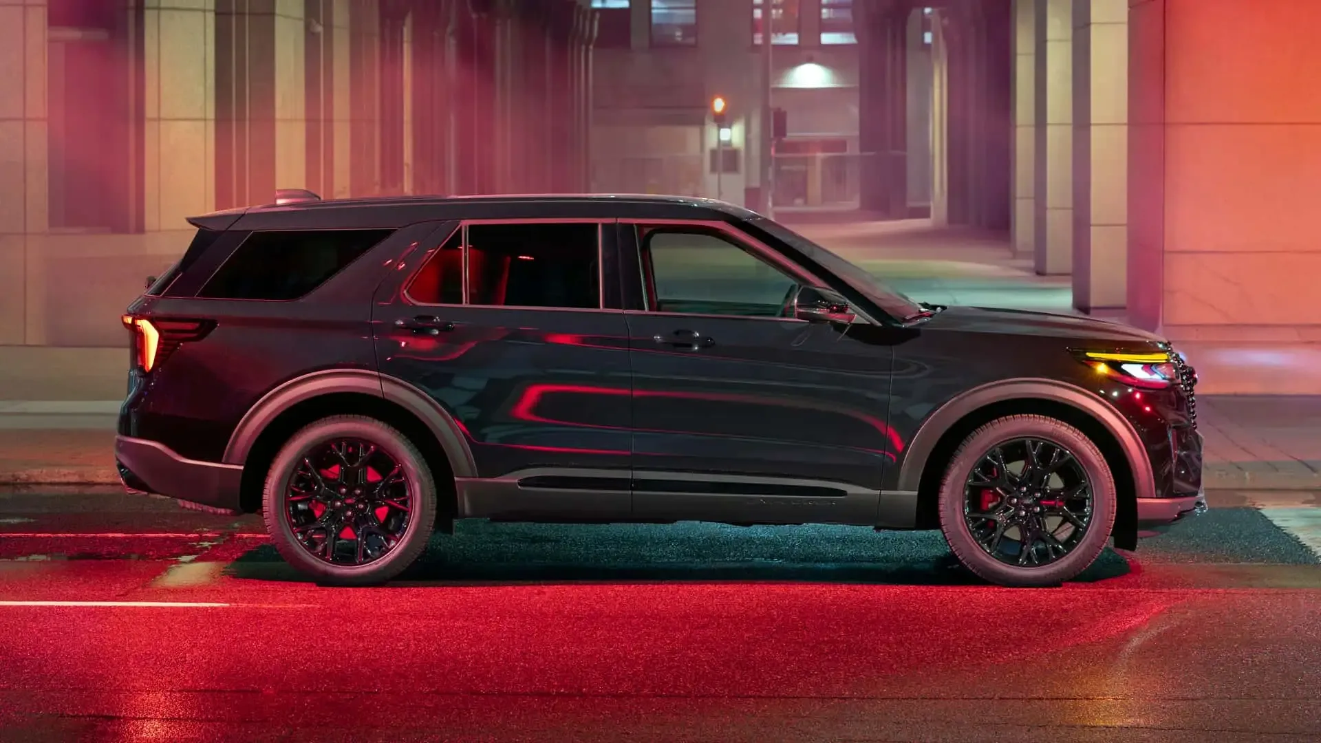Ford Explorer ST 2027 se oscurece con el paquete Sinister: ya está a la venta