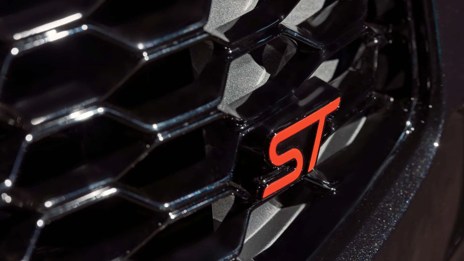 Ford Explorer ST 2027 se oscurece con el paquete Sinister: ya está a la venta