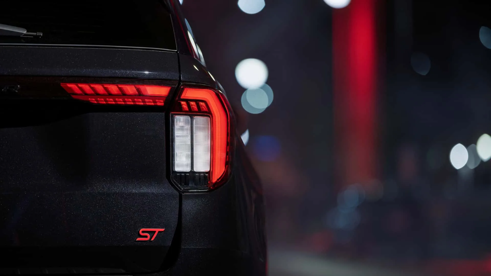 Ford Explorer ST 2027 se oscurece con el paquete Sinister: ya está a la venta