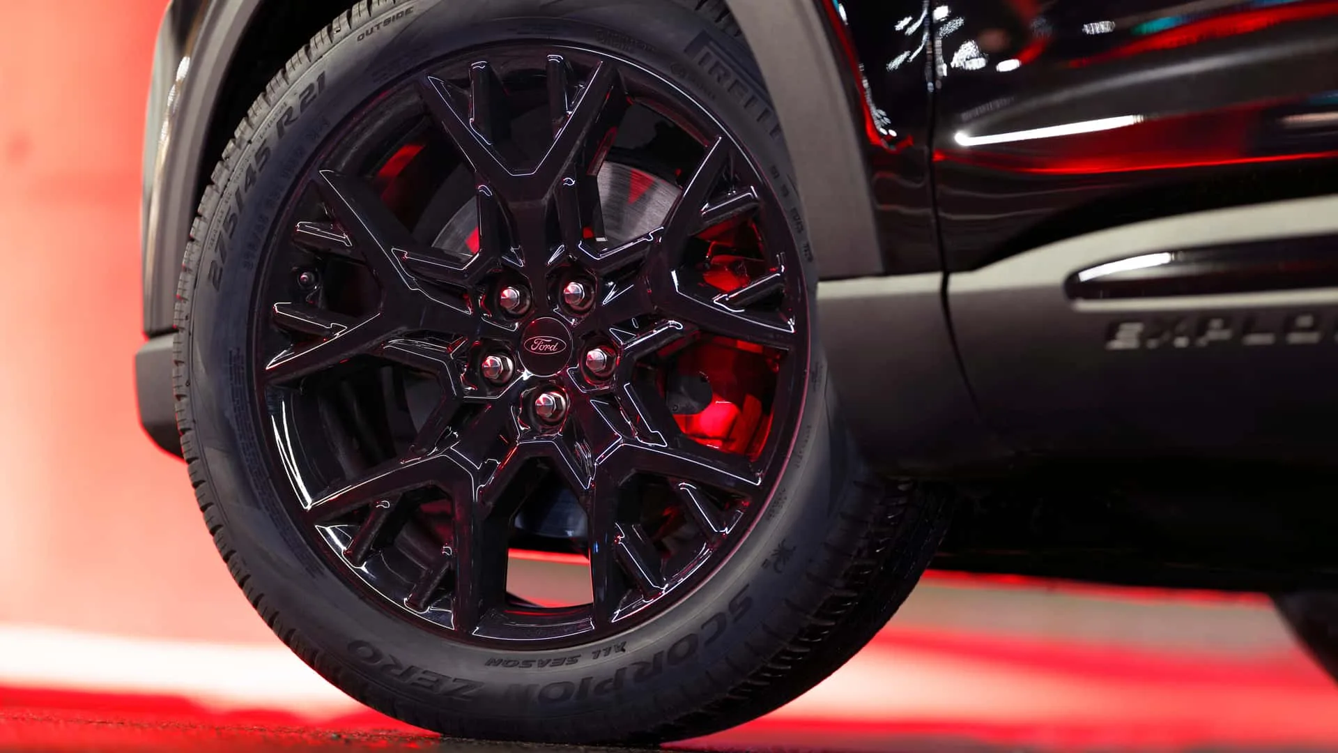 Ford Explorer ST 2027 se oscurece con el paquete Sinister: ya está a la venta