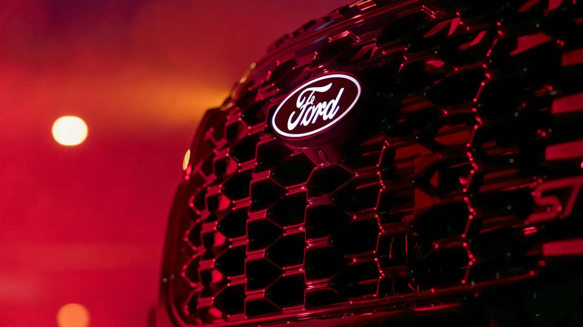 Ford Explorer ST 2027 se oscurece con el paquete Sinister: ya está a la venta