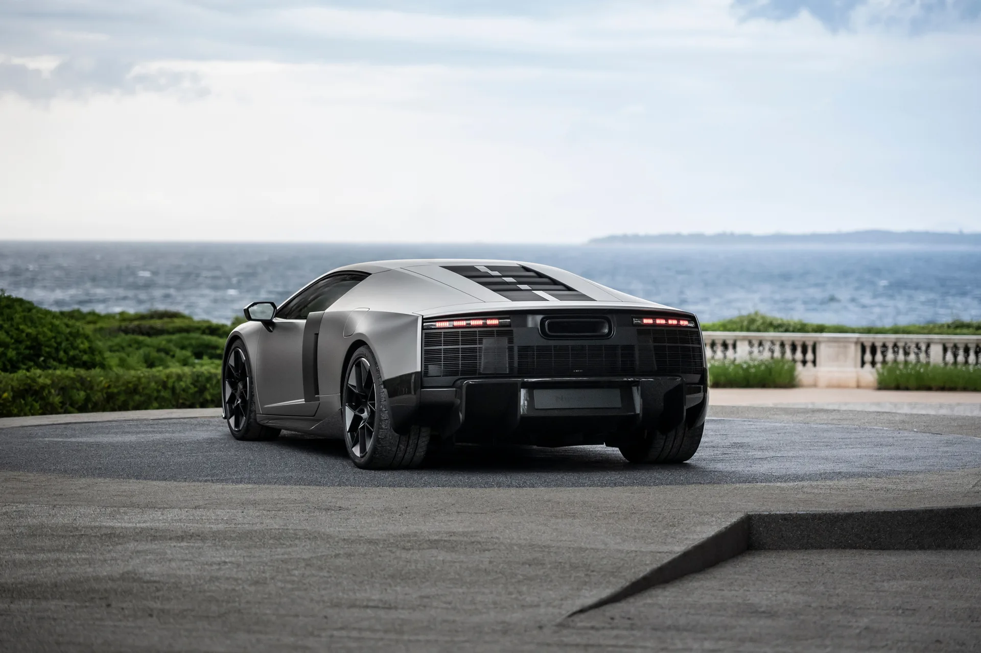 Audi 987-HP Nuvolari Plug-in Гібридний суперкар розриває трасу