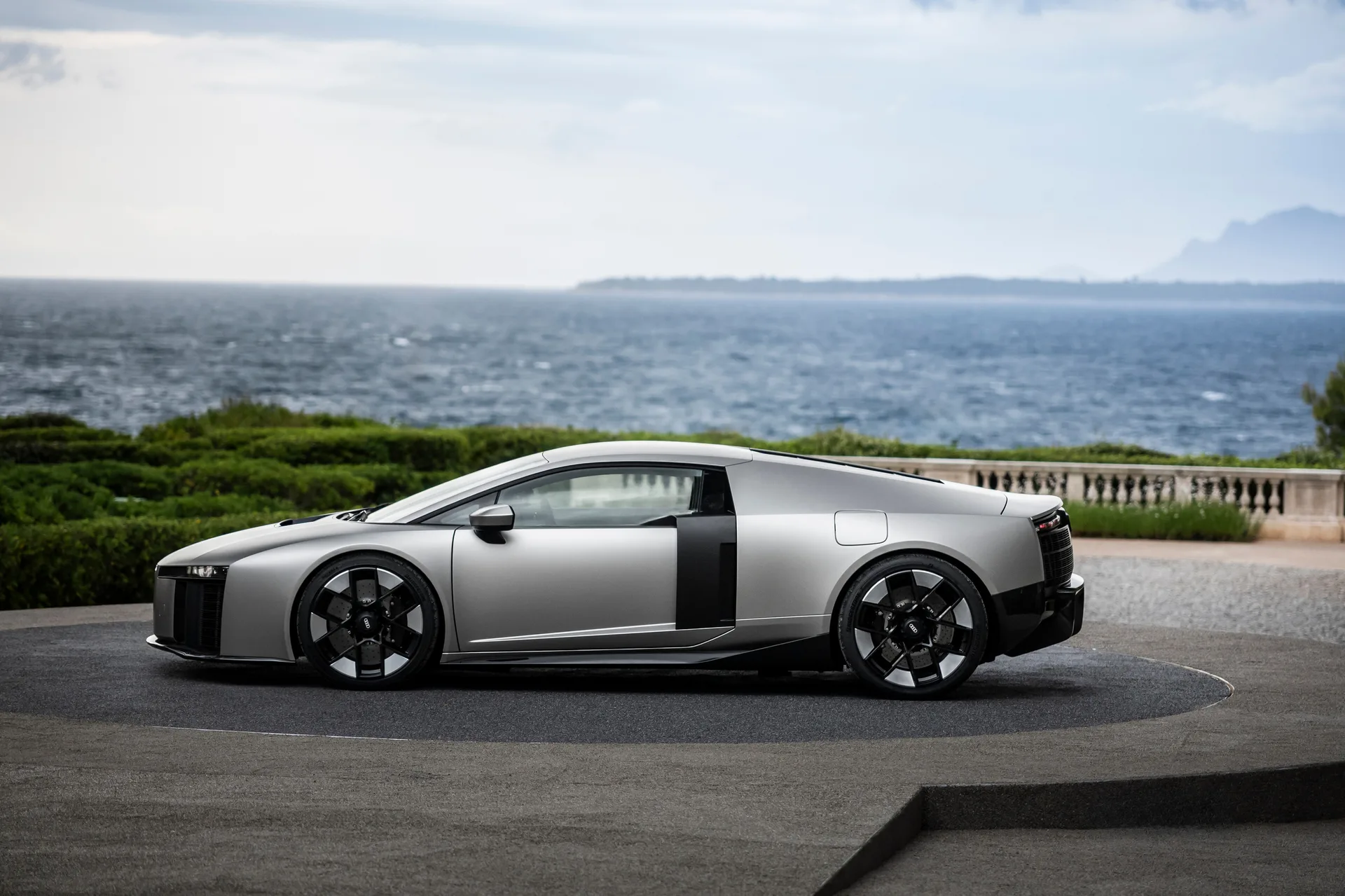 Audi presenta el Nuvolari Flex: un superdeportivo híbrido enchufable de 987 CV en acción
