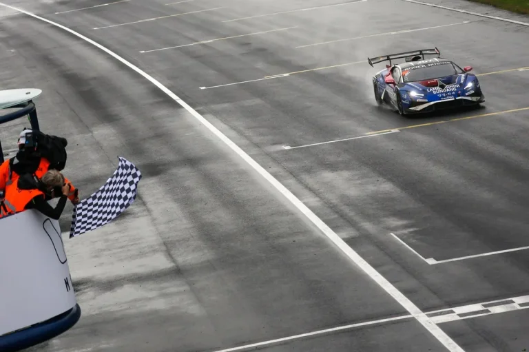 Lamborghini Super Trofeo Asia: Ли и Шерлок спечелиха в дъжда на Монца, Трегурта е новият шампион