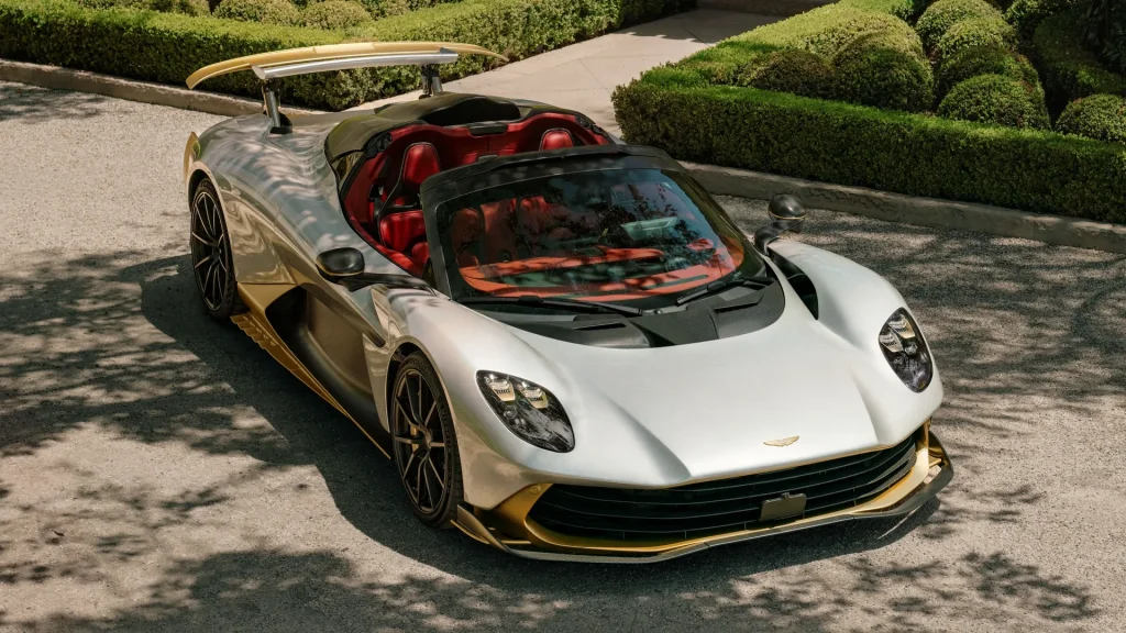 Aston Martin показа Valhalla Spider: Хибриден суперкар с 1064 к.с. срещу Ferrari