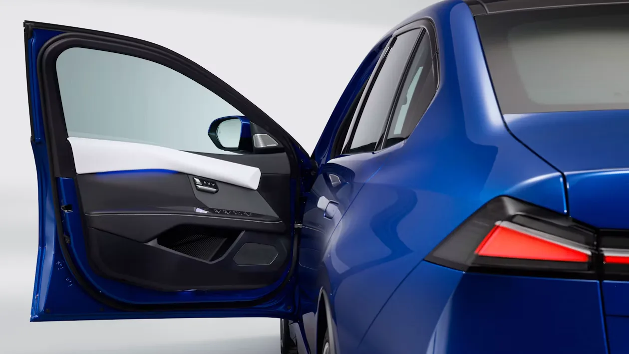 تم الكشف عن BMW i3 الجديد لـ 2026 – الصور الأولى