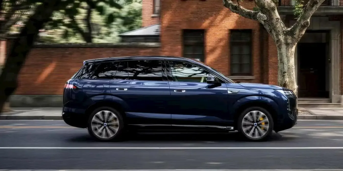 El nuevo Denza N8 de BYD debuta con más de 1.000 km de autonomía y hasta 1.193 CV