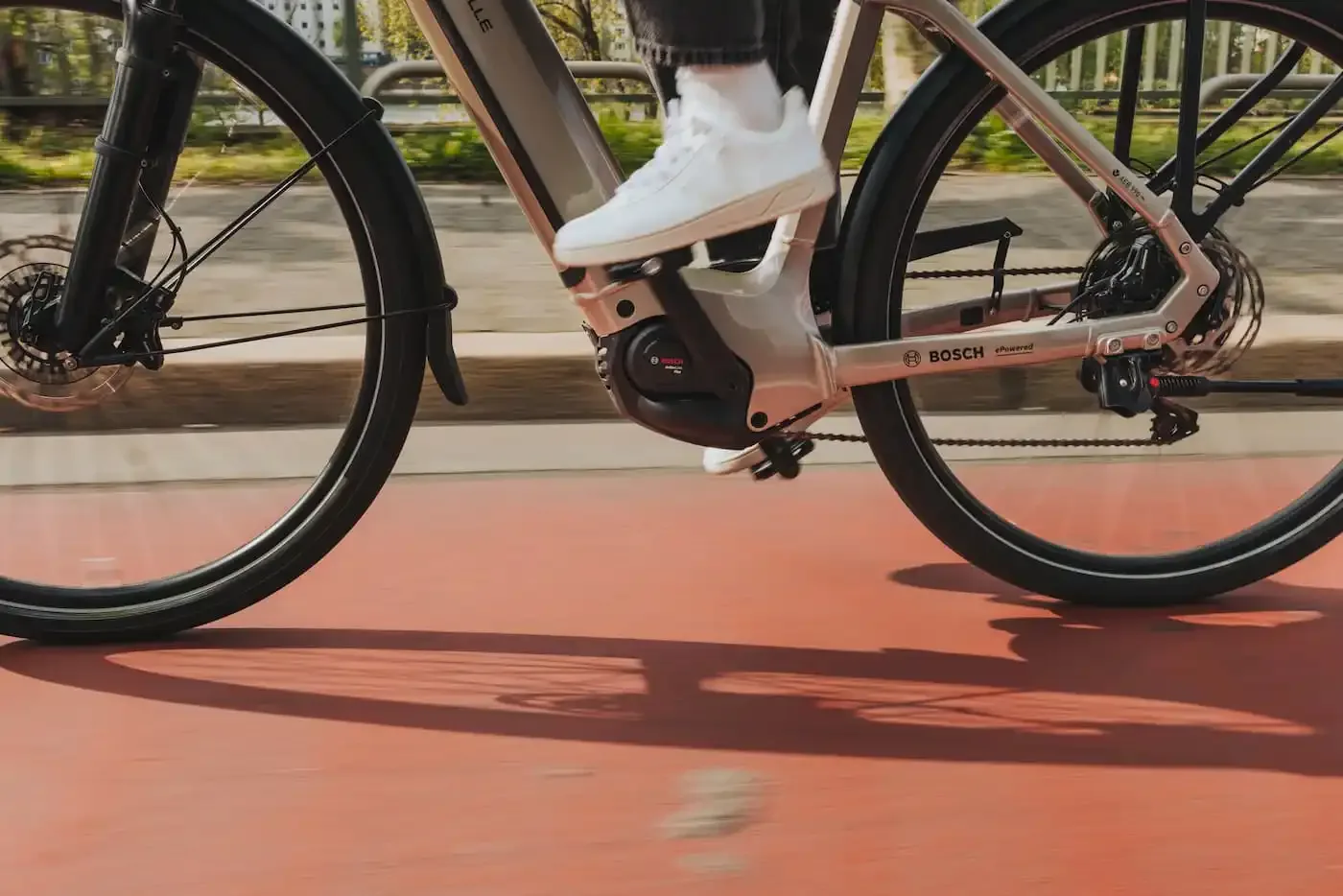 Bosch își actualizează popularul motor pentru e-bike-uri Active Line Plus cu mai multă putere și o greutate redusă