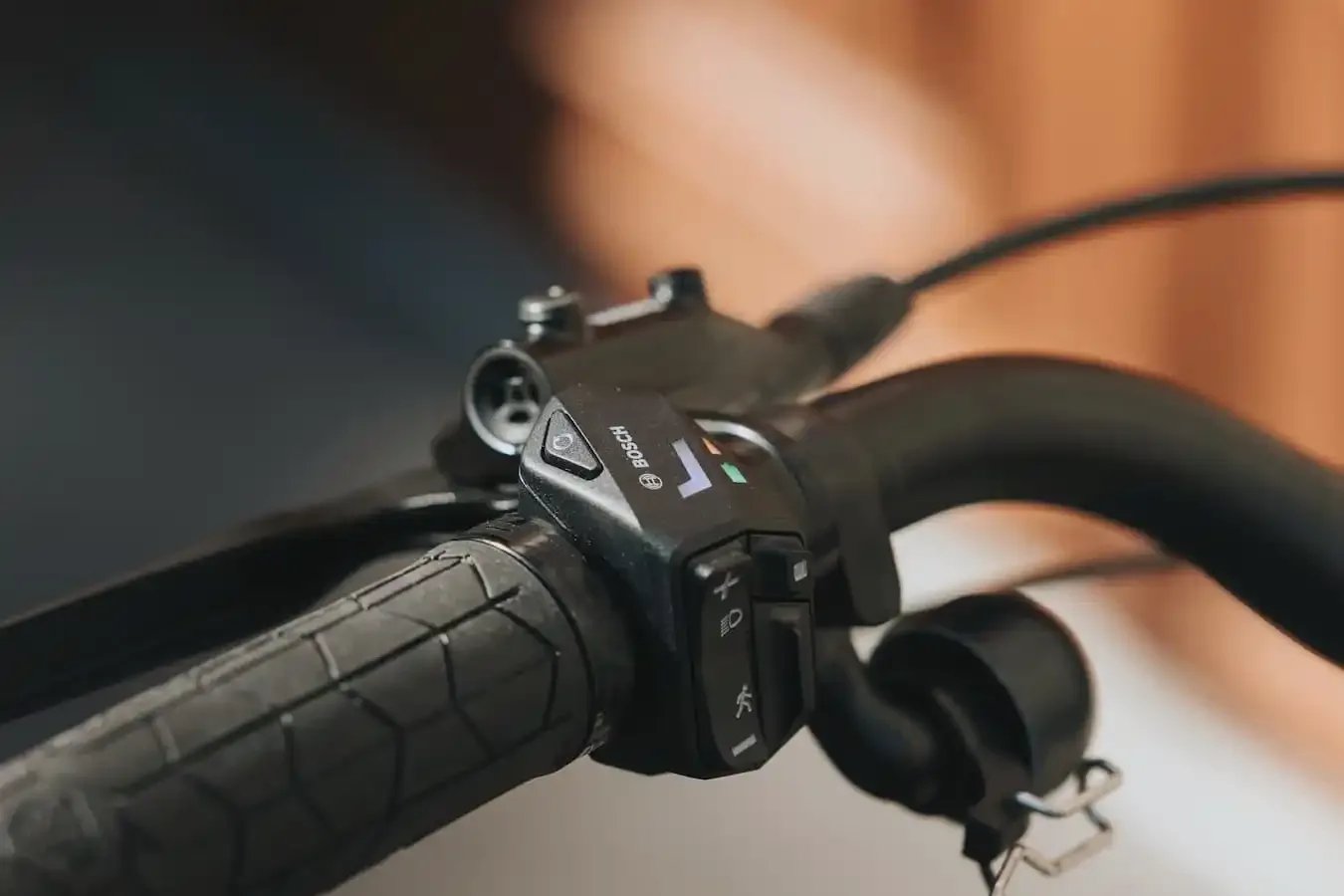 Bosch își actualizează popularul motor pentru e-bike-uri Active Line Plus cu mai multă putere și o greutate redusă