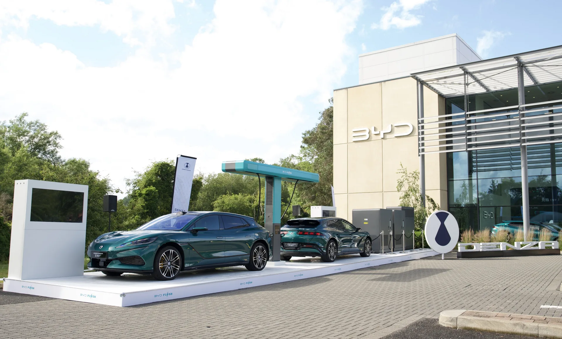 BYD пуска мрежата си за бързо зареждане в Канада, преди да продава коли там