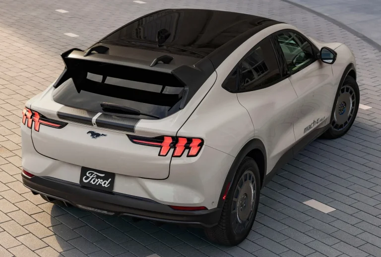 Ford отзывает более 110 000 Мустангов и Mach-E: пони-кары с ДВС теряют дворники на морозе, электромобили рискуют выйти из строя заднего дифференциала