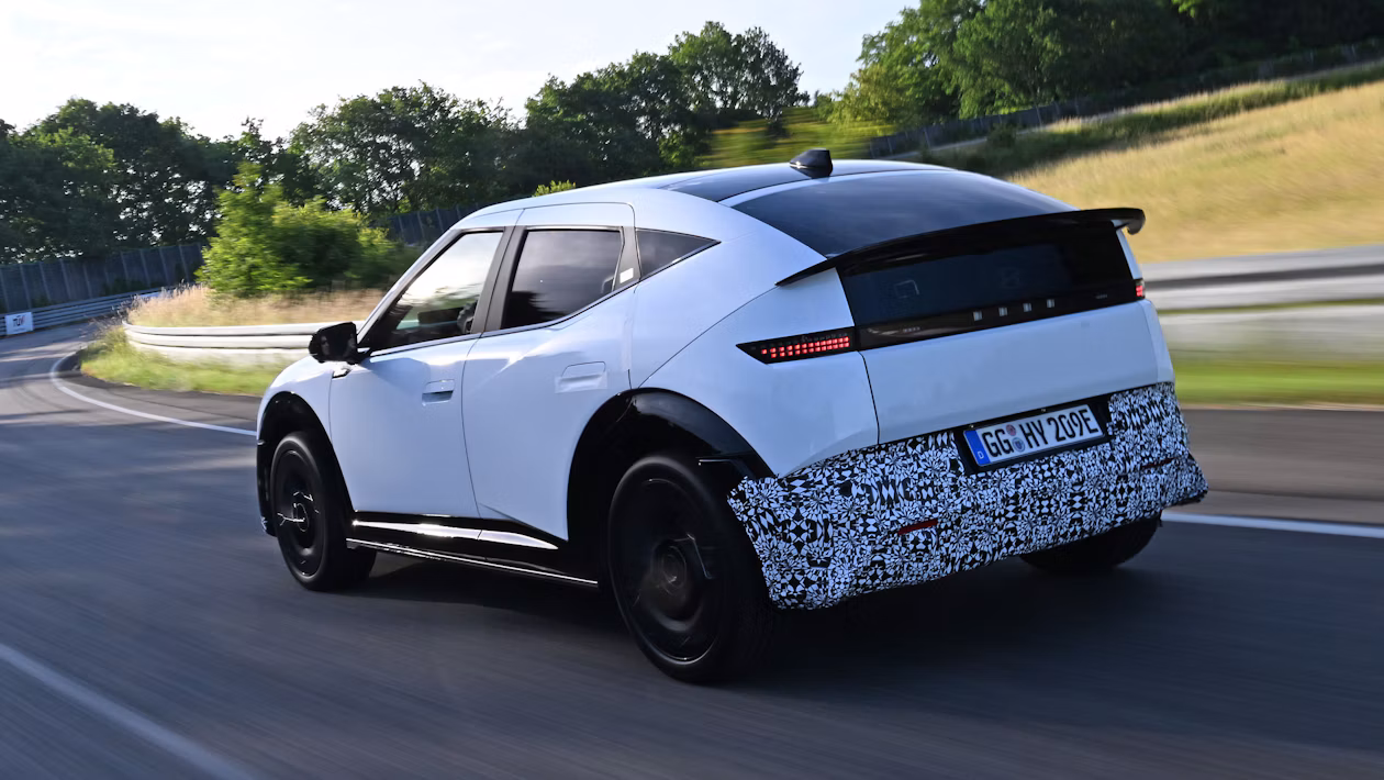 تجسس النموذج الأولي لـ Hyundai Ioniq 3 قبل إطلاقه في المملكة المتحدة