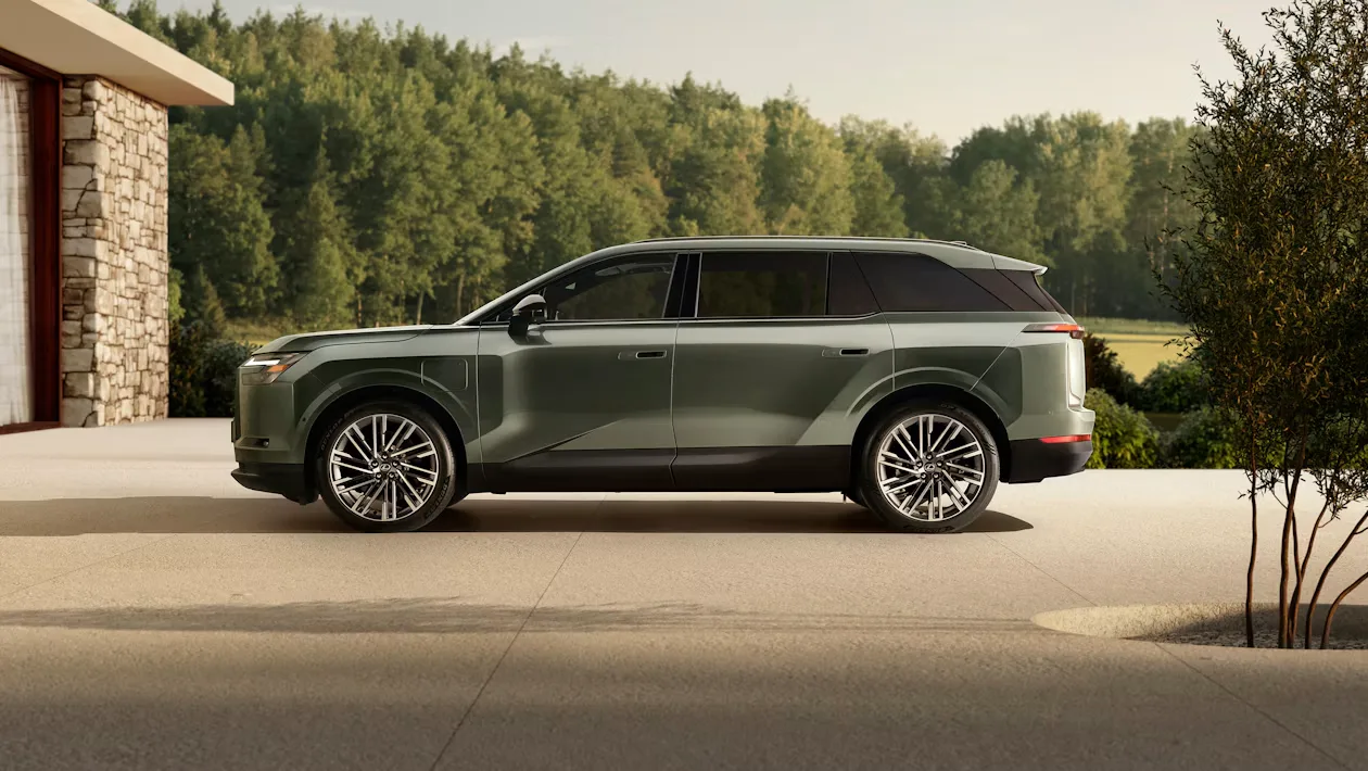 Lexus TZ SUV - first images