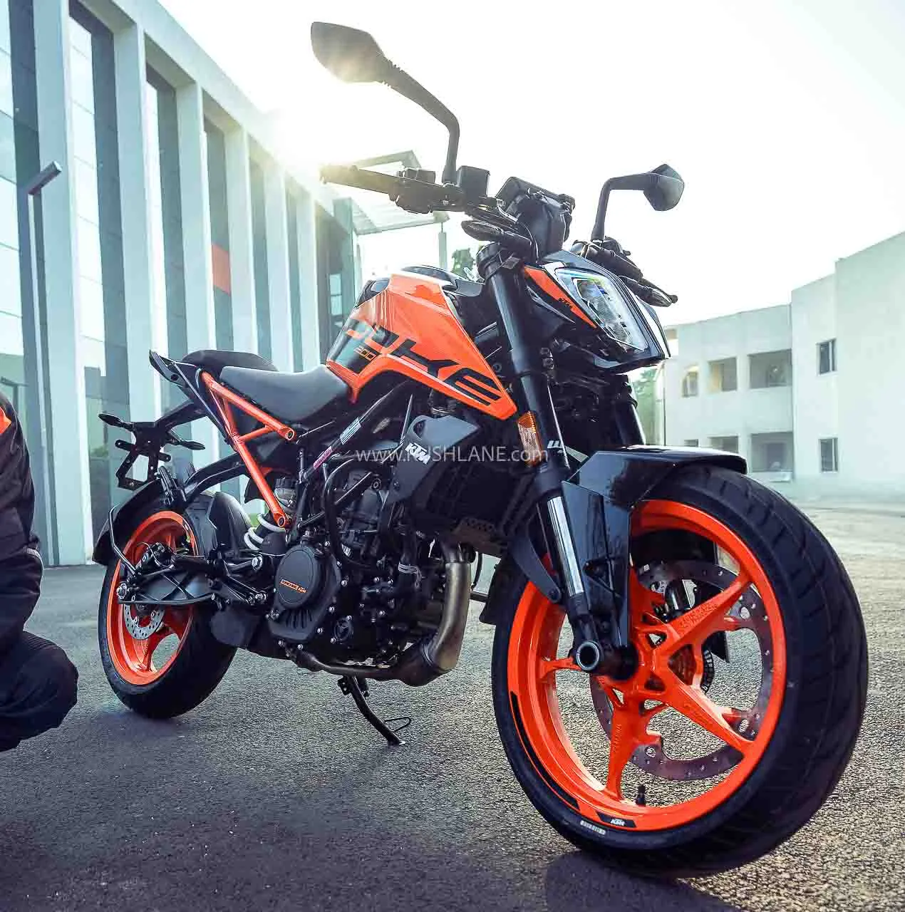 إطلاق KTM Duke 200 بسعر 2.07 مليون روبية مع ناقل سريع والتحكم في الجر