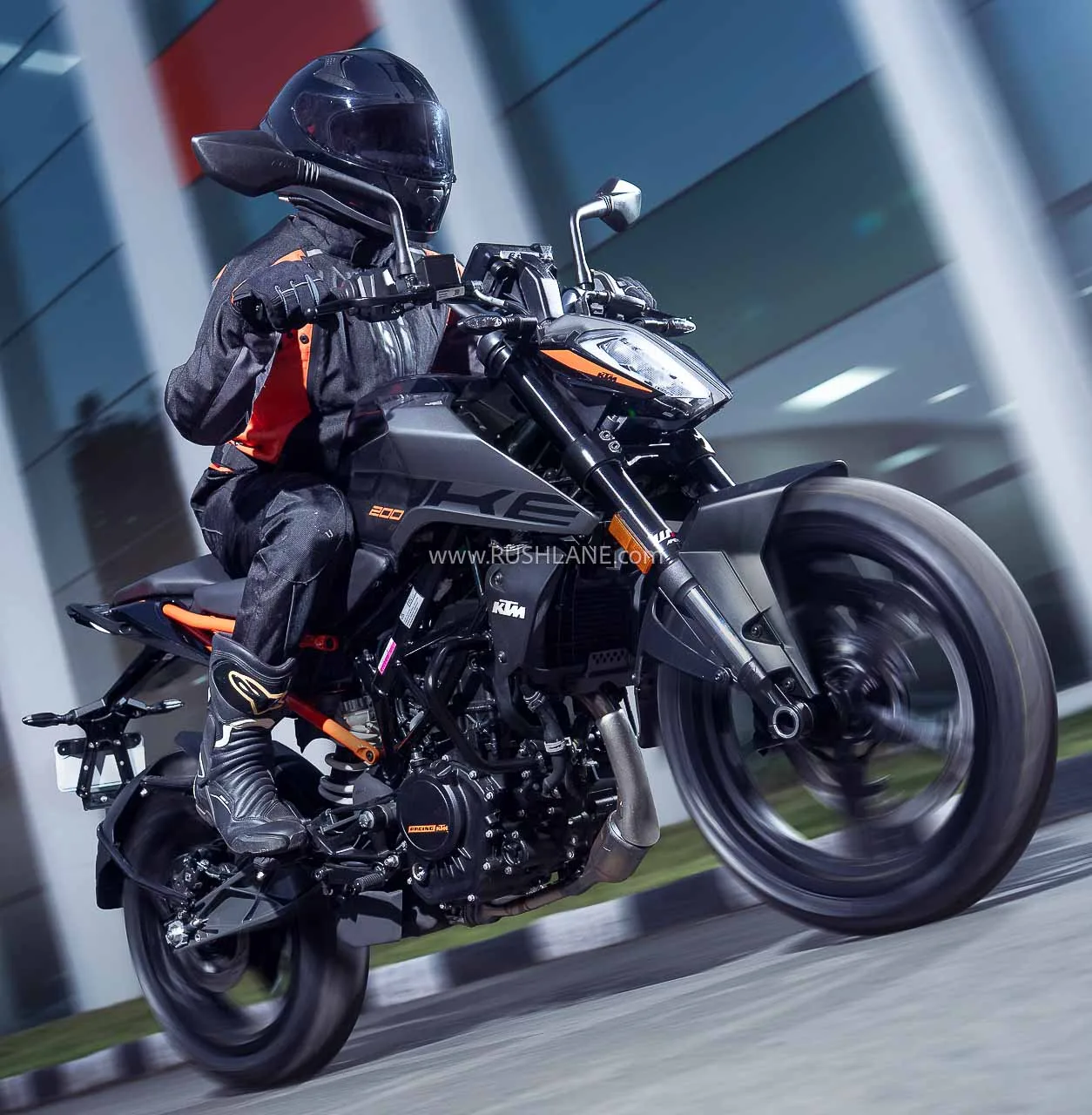 إطلاق KTM Duke 200 بسعر 2.07 مليون روبية مع ناقل سريع والتحكم في الجر