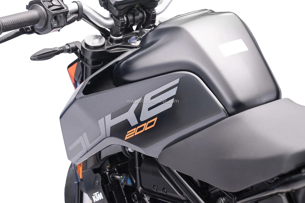 إطلاق KTM Duke 200 بسعر 2.07 مليون روبية مع ناقل سريع والتحكم في الجر