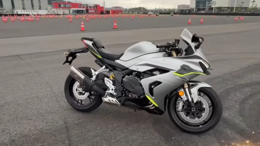Yamaha замінює спортбайк R3 на потужніший R7 у світовому кубку