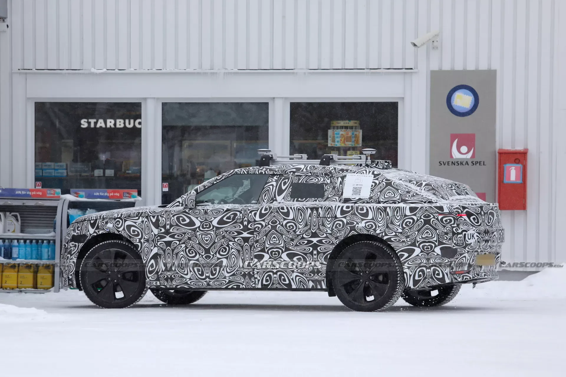 Velar-ul de nouă generație al lui Range Rover se transformă într-un sedan, poate scăpa de luneta din spate