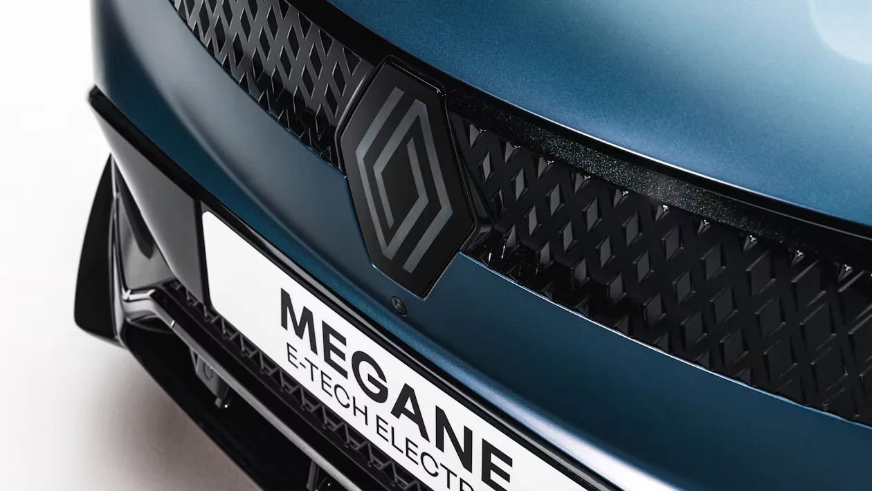 الكشف عن عملية تجميل Renault Mégane 2026 - نطاق 310 ميل، وتصميم رياضي وMagSafe