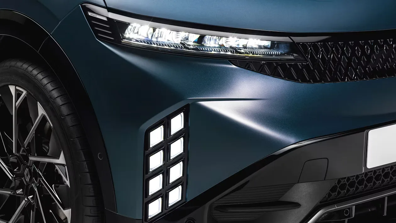الكشف عن عملية تجميل Renault Mégane 2026 - نطاق 310 ميل، وتصميم رياضي وMagSafe
