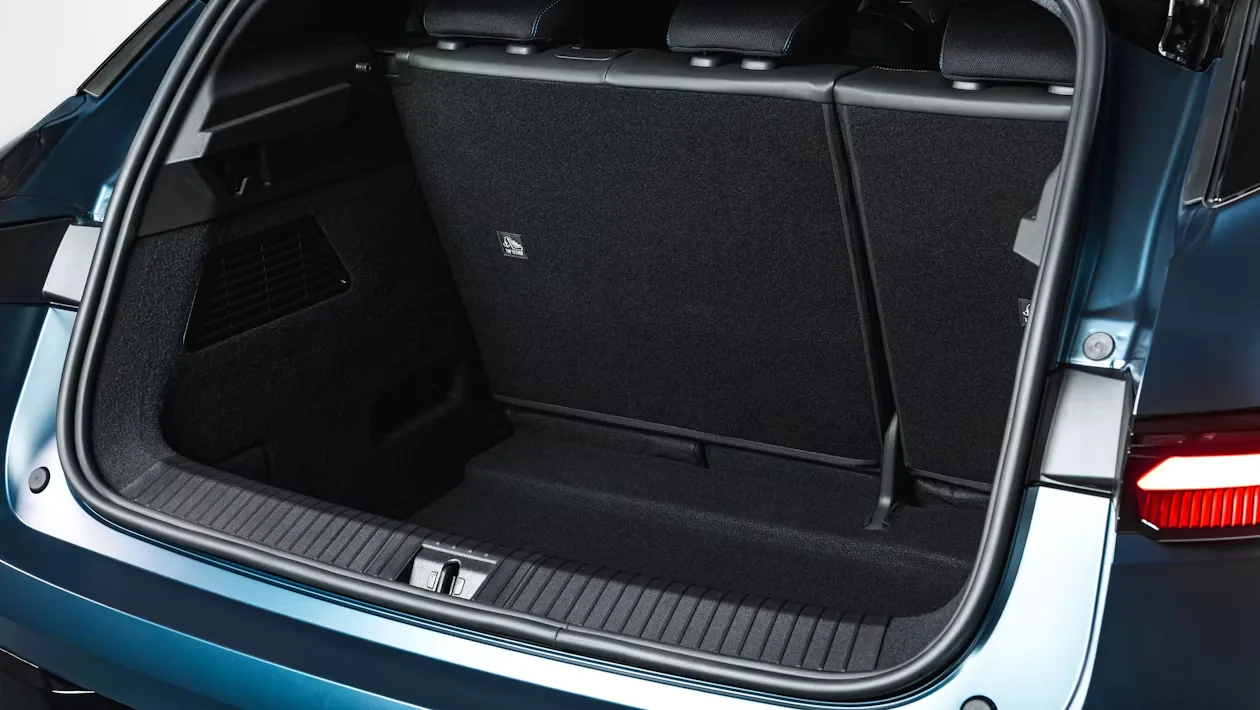 الكشف عن عملية تجميل Renault Mégane 2026 - نطاق 310 ميل، وتصميم رياضي وMagSafe