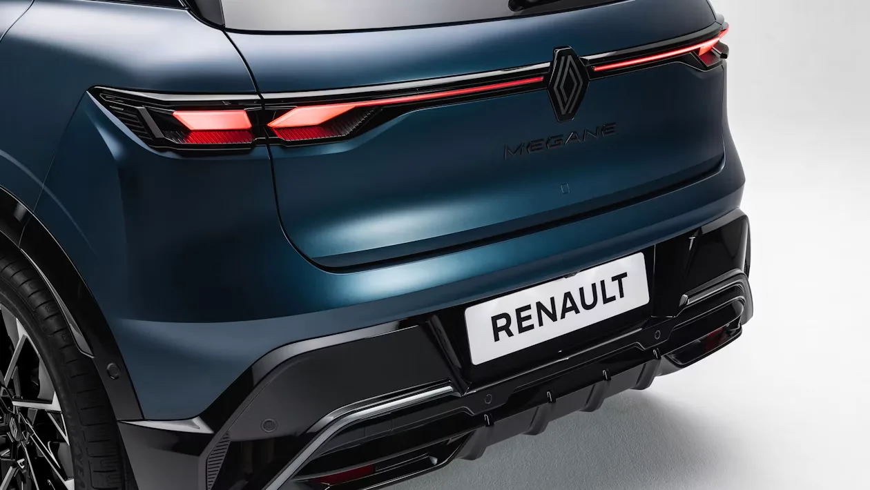 الكشف عن عملية تجميل Renault Mégane 2026 - نطاق 310 ميل، وتصميم رياضي وMagSafe