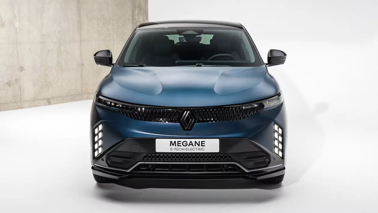 الكشف عن عملية تجميل Renault Mégane 2026 - نطاق 310 ميل، وتصميم رياضي وMagSafe