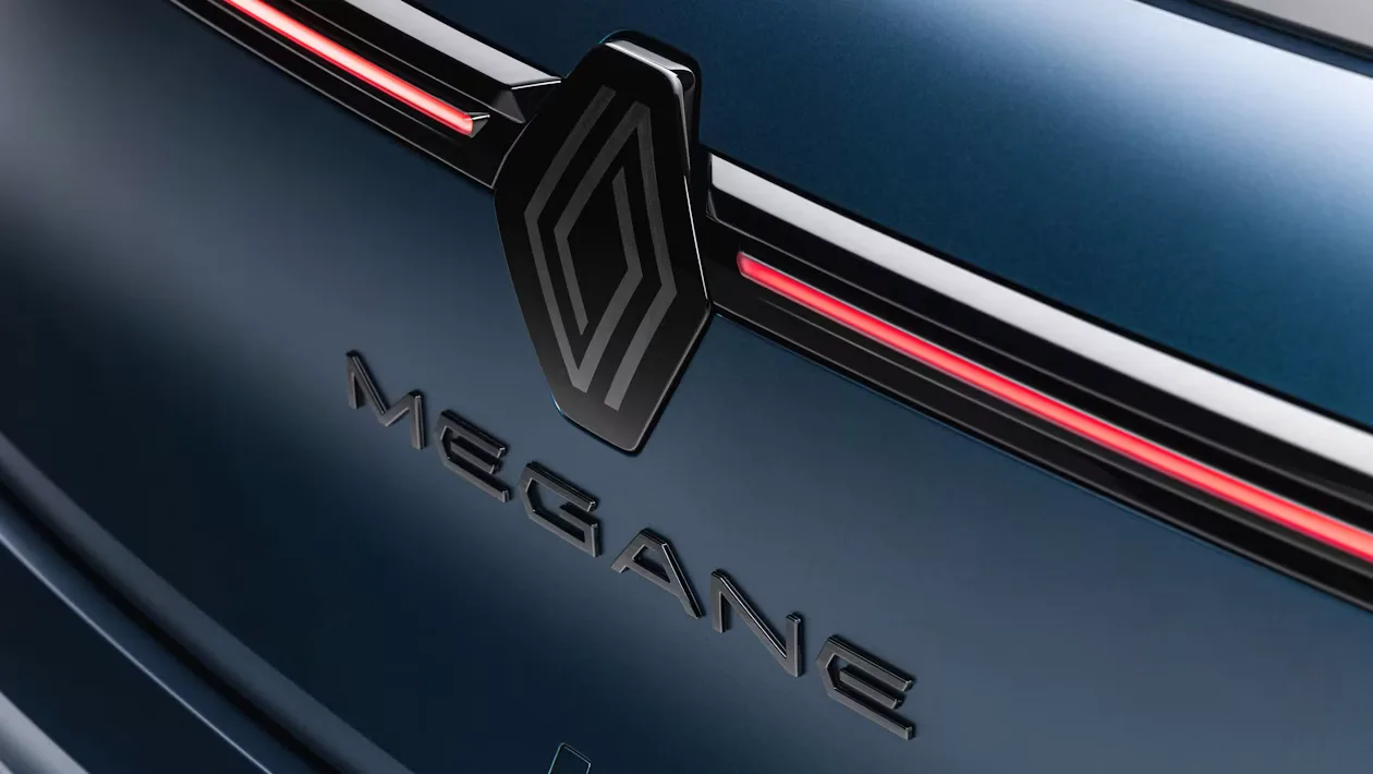 الكشف عن عملية تجميل Renault Mégane 2026 - نطاق 310 ميل، وتصميم رياضي وMagSafe