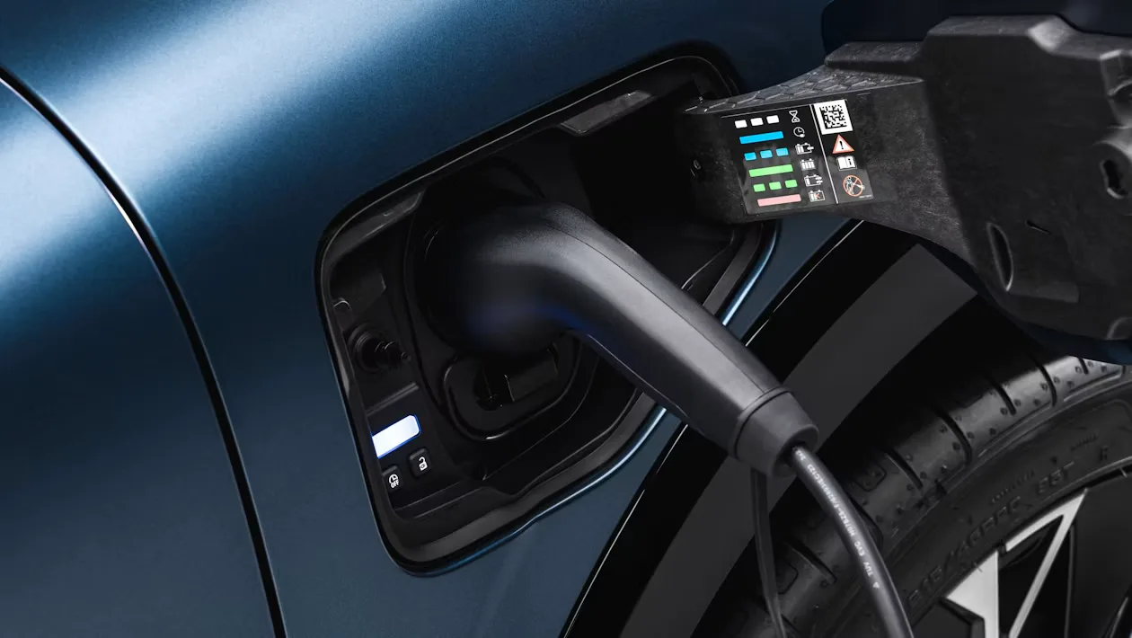 الكشف عن عملية تجميل Renault Mégane 2026 - نطاق 310 ميل، وتصميم رياضي وMagSafe