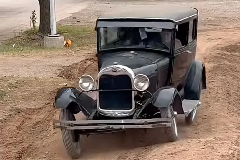 Ford Model A din 1928 a parcurs cursa off-road Ram la Târgul de Stat Oklahoma 2026, fără efort