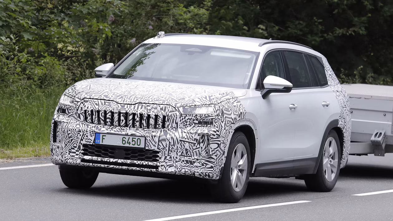 2027 Skoda Kodiaq фейслифт хванат на тестване — първи шпионски снимки