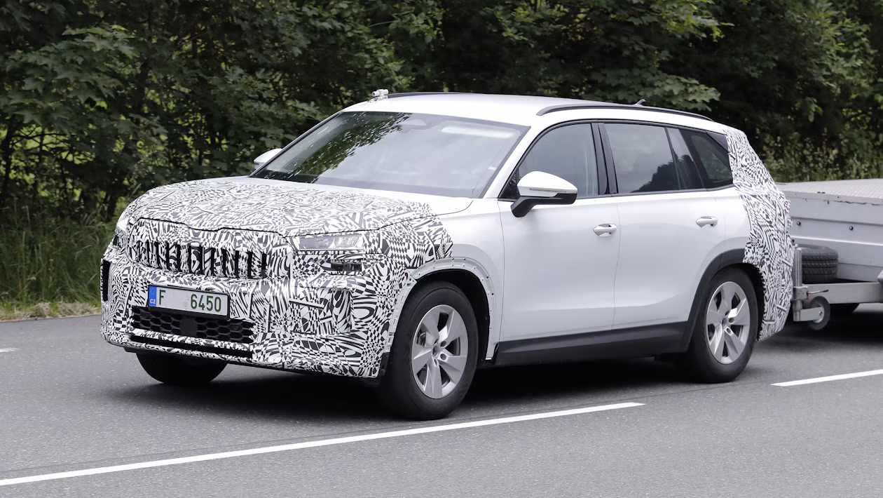 2027 Skoda Kodiaq фейслифт хванат на тестване — първи шпионски снимки