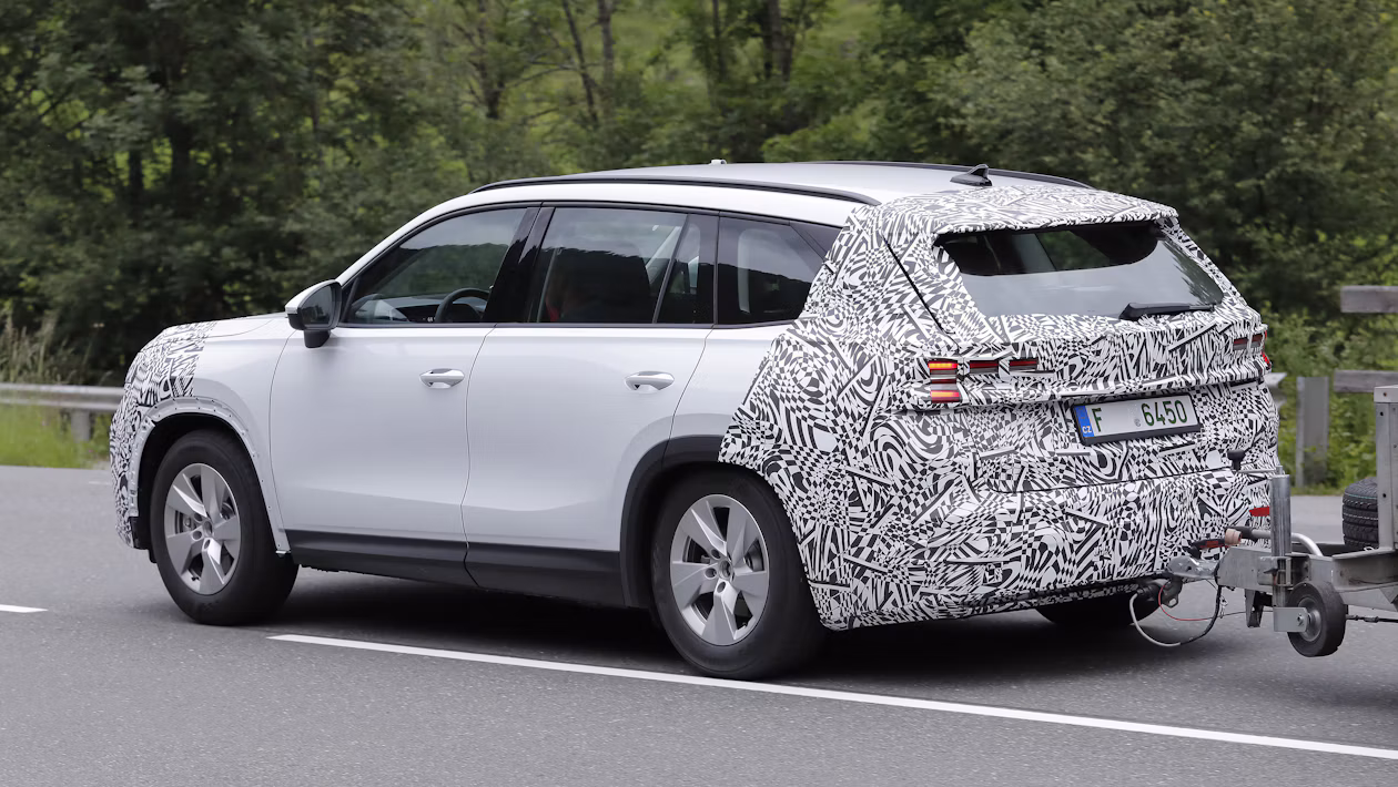 2027 Skoda Kodiaq фейслифт хванат на тестване — първи шпионски снимки