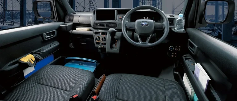 El coche nuevo más barato de Subaru es una furgoneta Kei de 7.200 dólares con tres pedales