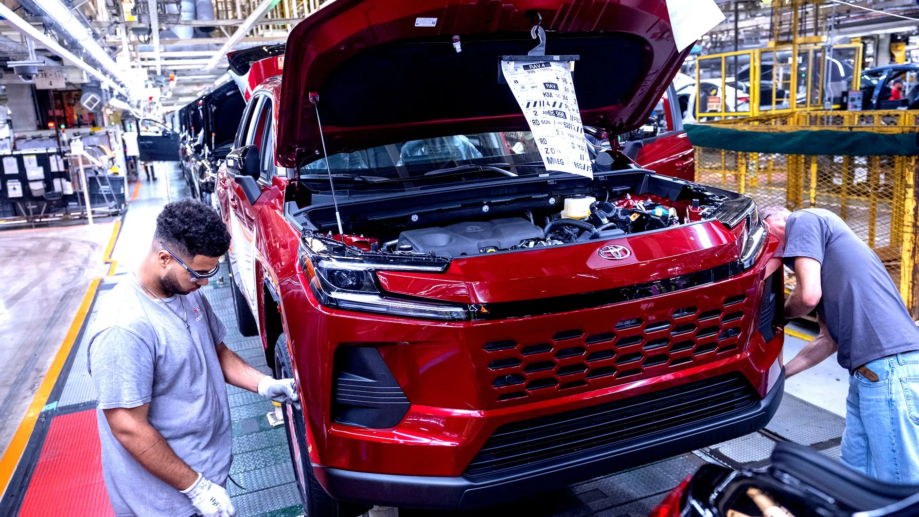 Toyota Slashes RAV4 Output as Dealers Burn Through Stock in Hours