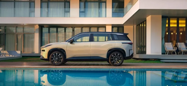 Toyota Slashes RAV4 Output ca dealerii consumă stocuri în ore