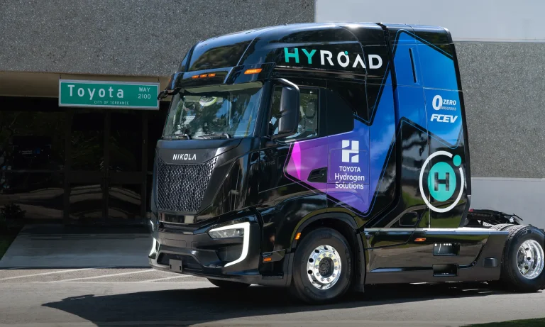 Toyota Steps Up Hydrogen Гра: вантажівки класу 8, сертифіковані силові агрегати та нова дозаправка