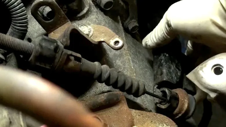 Por qué los coches manuales cambiaron a embragues hidráulicos en lugar de por cable