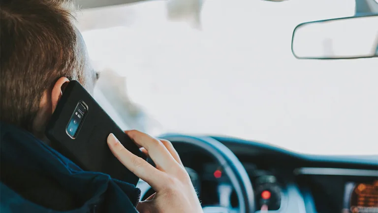 Polițiștii din Pennsylvania acordă aproape 700 de amenzi telefonice în 72 de ore, în baza noii interdicții de stat