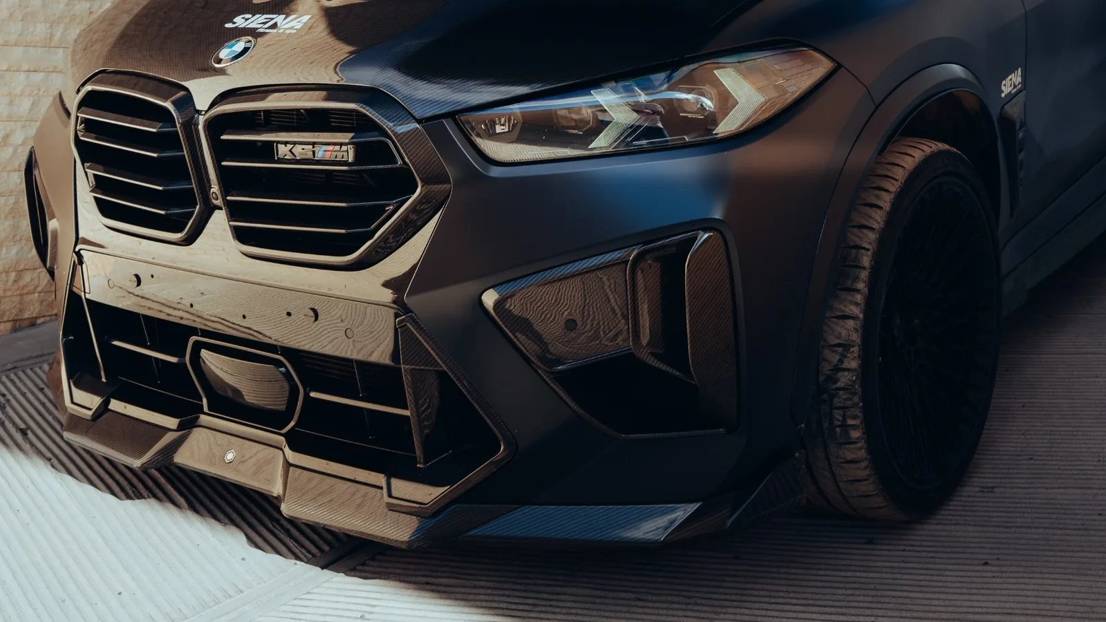 BMW X5 M F95 отримав агресивний пакет дорожнього тюнінгу від RevoZport
