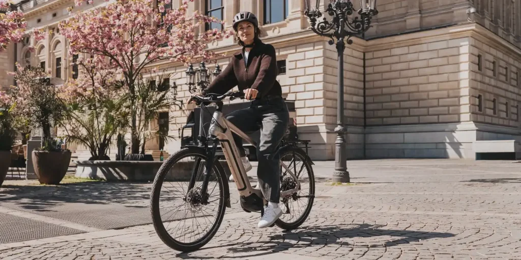 Bosch își actualizează popularul motor pentru e-bike-uri Active Line Plus cu mai multă putere și o greutate redusă