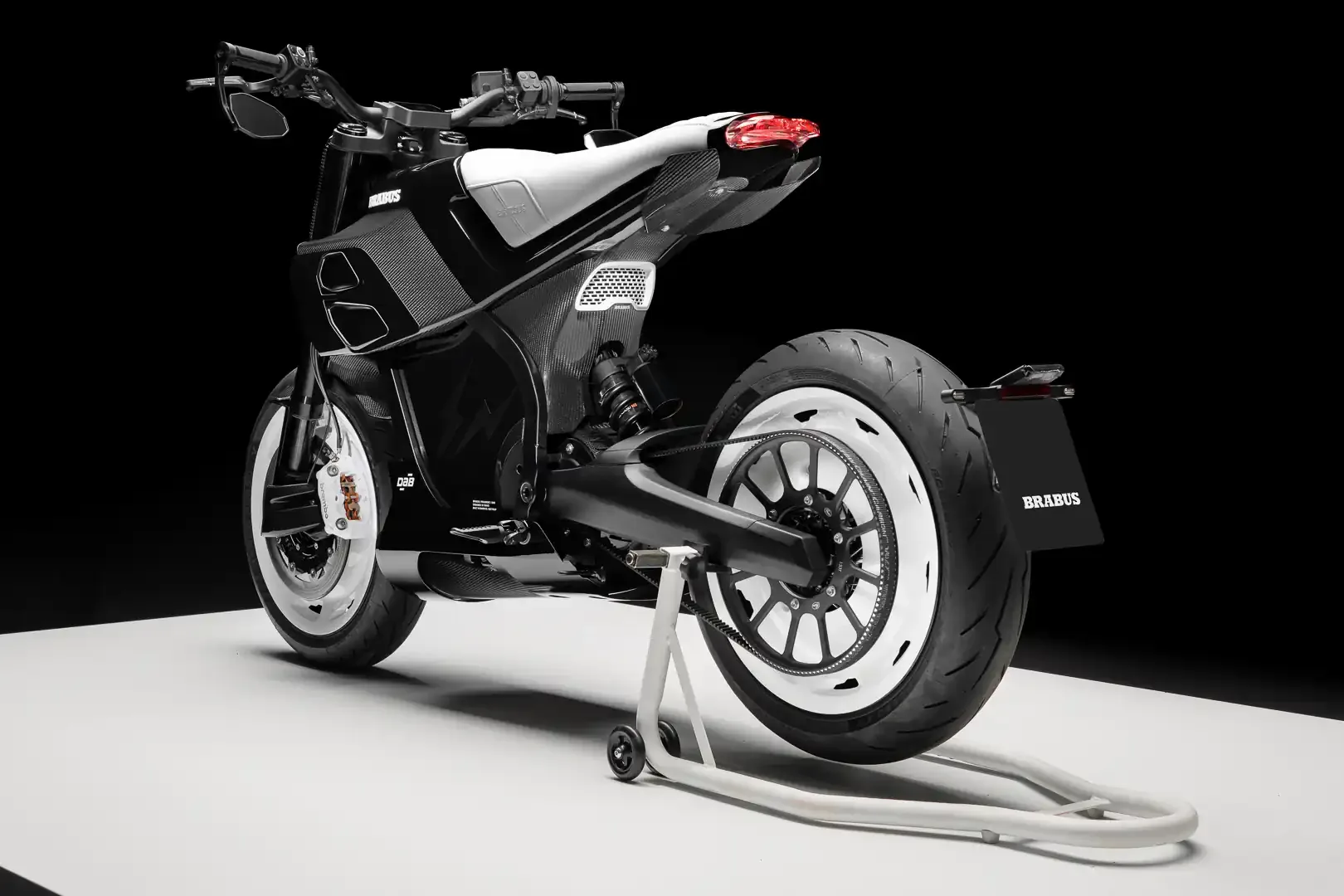 Primer vistazo al Brabus Urban E Fragment Edition: 10 unidades a $50,000