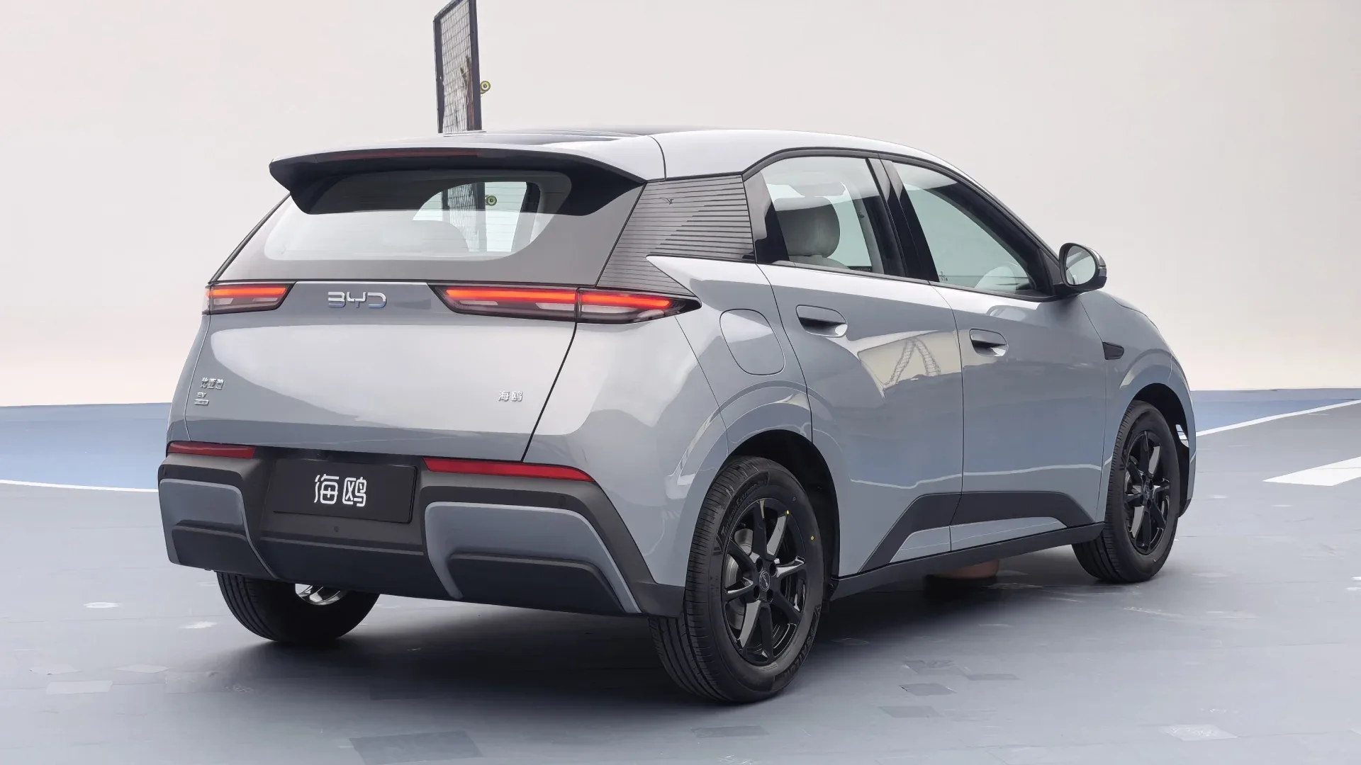 Второто поколение BYD Seagull мина успешно тест с пукната гума при 140 км/ч