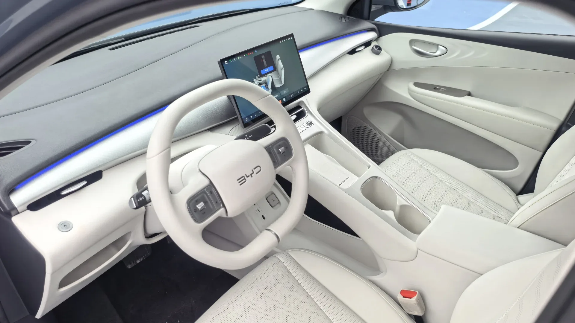 Второто поколение BYD Seagull мина успешно тест с пукната гума при 140 км/ч