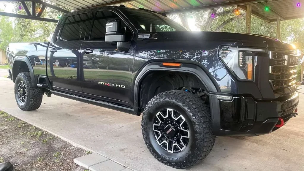 Сменил масивен GMC Sierra HD за по-малък пикап, съжали след 3 месеца и си върна стария камион