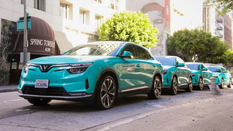 Los Angeles primește 500 de EV-uri VinFast, pe măsură ce un nou serviciu de ride-hailing intră în competiție cu Uber și Lyft