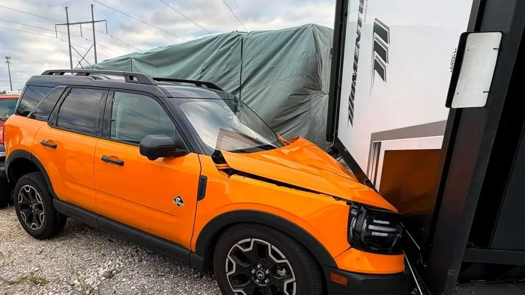 Noul Ford Bronco Sport al unei familii din Florida, distrus de Uraganul Isaias: „Important e că suntem cu toții în siguranță”
