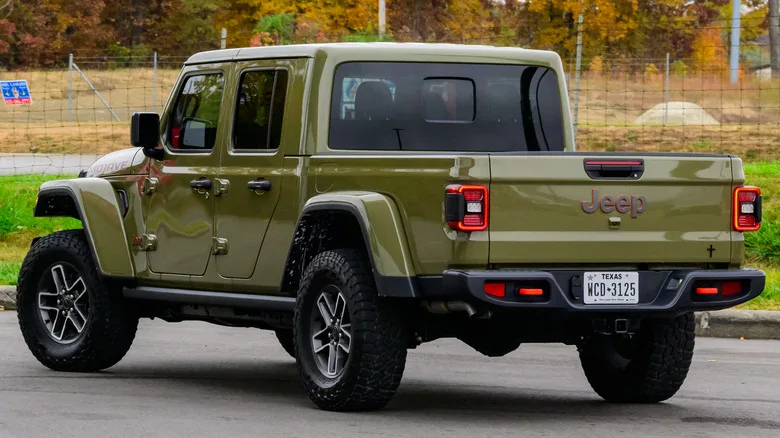 Jeep Gladiator devine și mai capabil în off-road cu pachetul de anvelope de 35 de țoli
